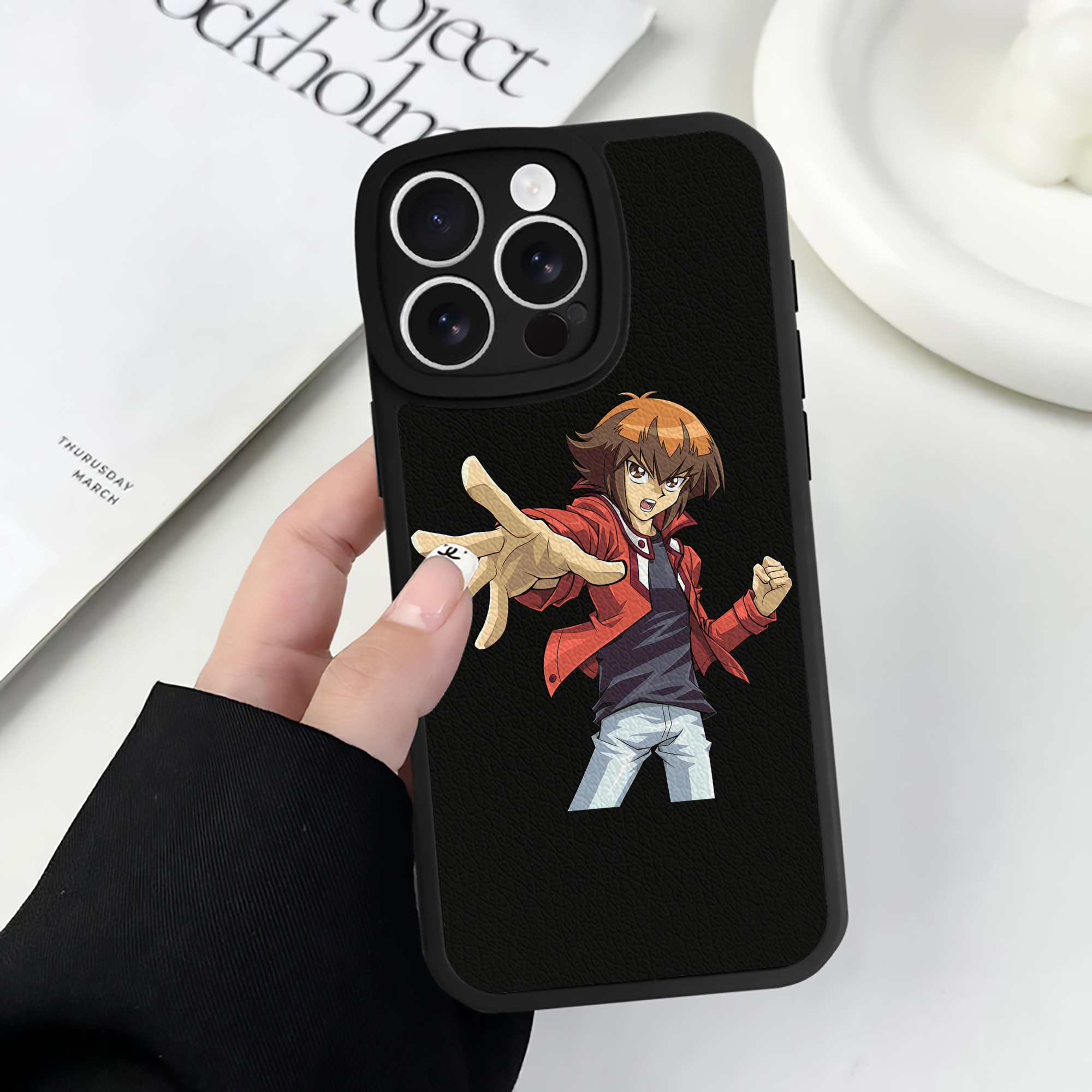 （画像用） 遊☆戯☆王 Yu-Gi-Oh! 【iPhone 16シリーズ対応】シリコンスマホケース（レザー調） 材質：シリコン